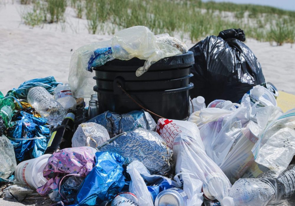 Plastique sur les plages et dans les océans